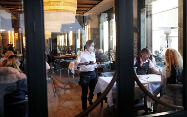 Reapertura de restaurantes tras 40 días de cierre en Barcelona, España Reapertura de restaurantes tras 40 días de cierre en Barcelona, España - Sputnik Mundo