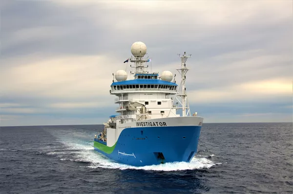 Un buque oceanográfico transmite en directo la caída de un meteoro ardiente | Vídeo