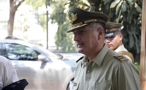 Cambio de comando en Carabineros: crónica de una renuncia tardía Cambio de comando en Carabineros: crónica de una renuncia tardía - Sputnik Mundo
