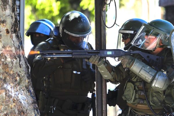 Cambio de comando en Carabineros: crónica de una renuncia tardía Cambio de comando en Carabineros: crónica de una renuncia tardía - Sputnik Mundo