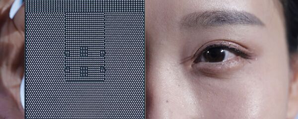 Un chip Kunpeng 920 se exhibe durante una ceremonia de inauguración en Shenzhen, China Un chip Kunpeng 920 se exhibe durante una ceremonia de inauguración en Shenzhen, China - Sputnik Mundo