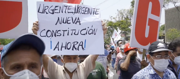 Sindicatos toman las calles de Lima y exigen una nueva constitución para Perú - Sputnik Mundo