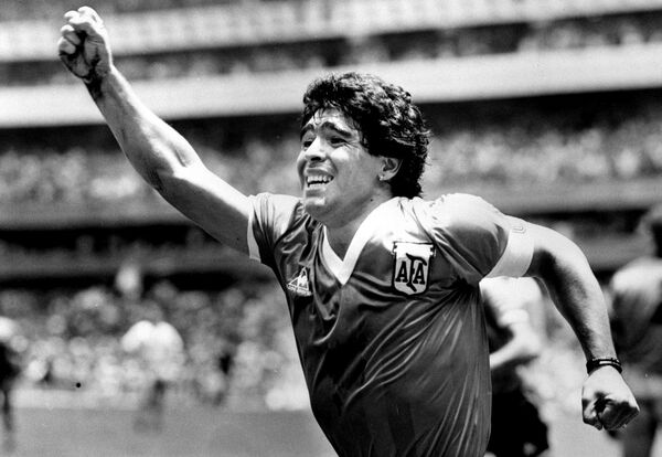 Maradona, adiós a un astro irreverente hasta en la muerte - Sputnik Mundo