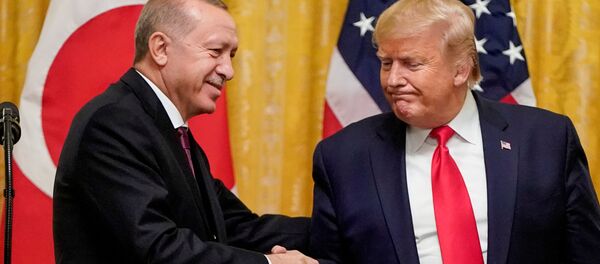 El presidente de Turquía, Recep Tayyip Erdogan, y el presidente estadounidense, Donald Ttrump - Sputnik Mundo