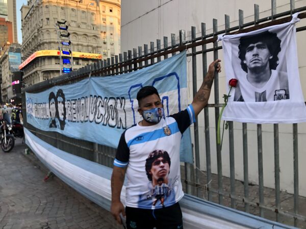 Diego Maradona: más que ídolo del fútbol, el mayor símbolo de Argentina Diego Maradona: más que ídolo del fútbol, el mayor símbolo de Argentina - Sputnik Mundo