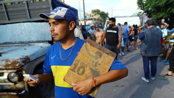 Un fan de Maradona en Buenos Aires, Argentina - Sputnik Mundo