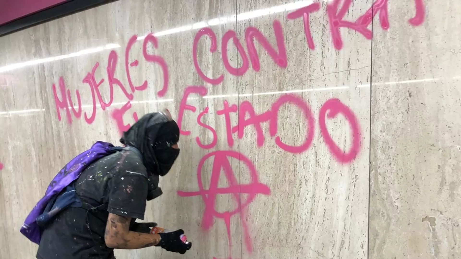 Una participante de la megamarcha feminista en la Ciudad de México, el 25 de noviembre de 2020