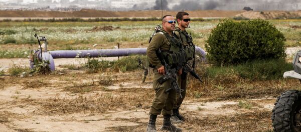 Soldados israelíes en la frontera con la Franja de Gaza Soldados israelíes en la frontera con la Franja de Gaza - Sputnik Mundo