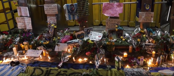 Me morí con él: hinchas lloran a la muerte de Diego Maradona - Sputnik Mundo