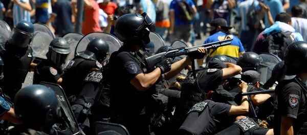 Disturbios en el velorio de Diego Maradona - Sputnik Mundo