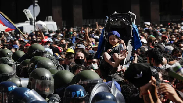 Incidentes en velorio de Maradona - Sputnik Mundo
