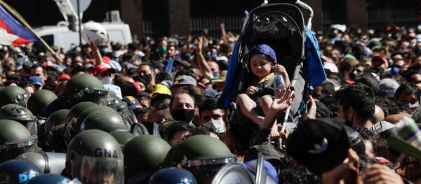 Incidentes en velorio de Maradona - Sputnik Mundo