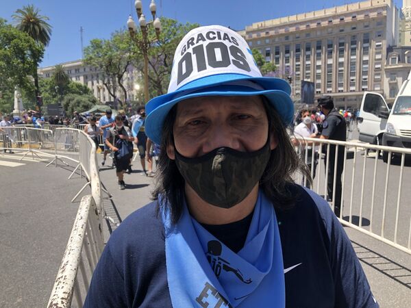 Alegría, llanto y violencia durante la despedida de Maradona en Argentina - Sputnik Mundo