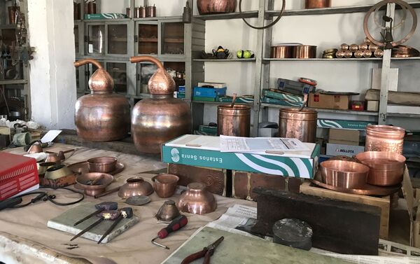 Productos artesanales de cobre del Taller de Manolete - Sputnik Mundo
