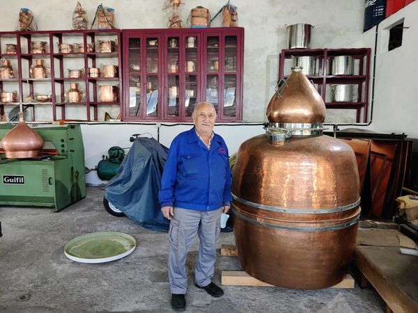 Somos los últimos de Filipinas: reflexiones de uno de los últimos artesanos del cobre en España  - Sputnik Mundo