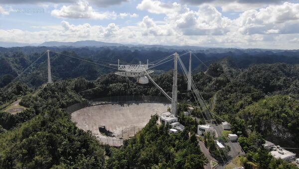 Una imagen aérea del Observatorio de Arecibo en Puerto Rico - Sputnik Mundo