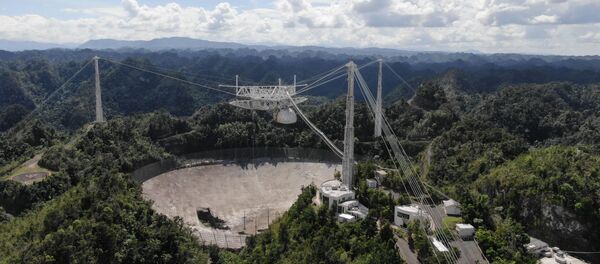 Una imagen aérea del Observatorio de Arecibo en Puerto Rico - Sputnik Mundo