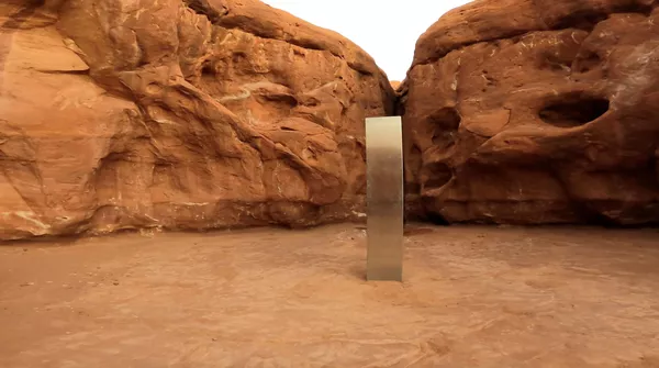 El misterioso objeto metálico encontrado en un desierto en Utah El misterioso objeto metálico encontrado en un desierto en Utah