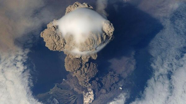 Erupción de un volcán (imagen referencial) - Sputnik Mundo