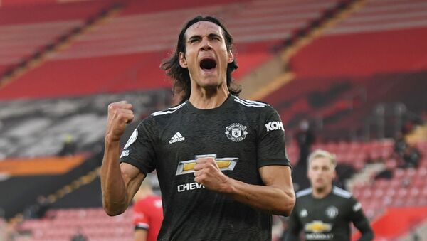 El futbolista uruguayo Edinson Cavani celebrando un gol con el Manchester United - Sputnik Mundo