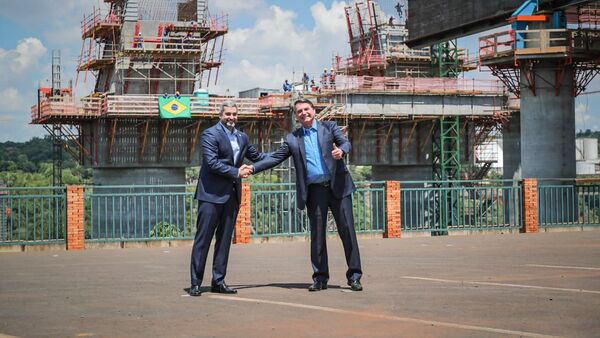 Mario Abdo Benítez, presidente de Paraguay, con Jair Bolsonaro, presidente de Brasil - Sputnik Mundo