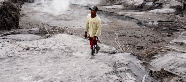 El rastro de destrucción dejado por la erupción del volcán Semeru en Indonesia - Sputnik Mundo
