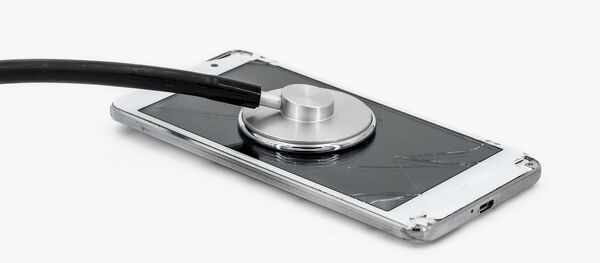 Un smartphone roto - Sputnik Mundo