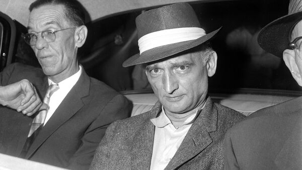 El agente soviético Rudolf Abel (centro) - Sputnik Mundo