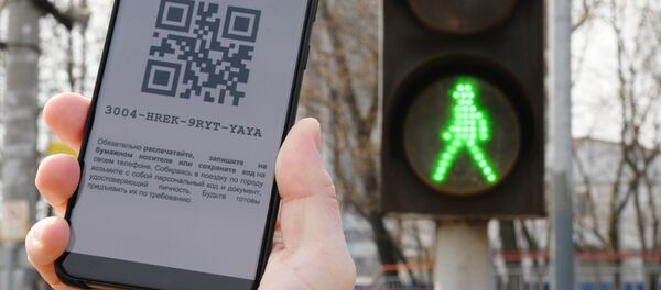 Código QR, utilizado para el desplazamiento por Moscú durante el confinamiento - Sputnik Mundo