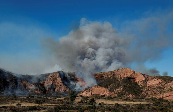 En California, según los datos preliminares, se quemaron decenas de casas. Aún no está claro cuál será el balance de los daños. - Sputnik Mundo