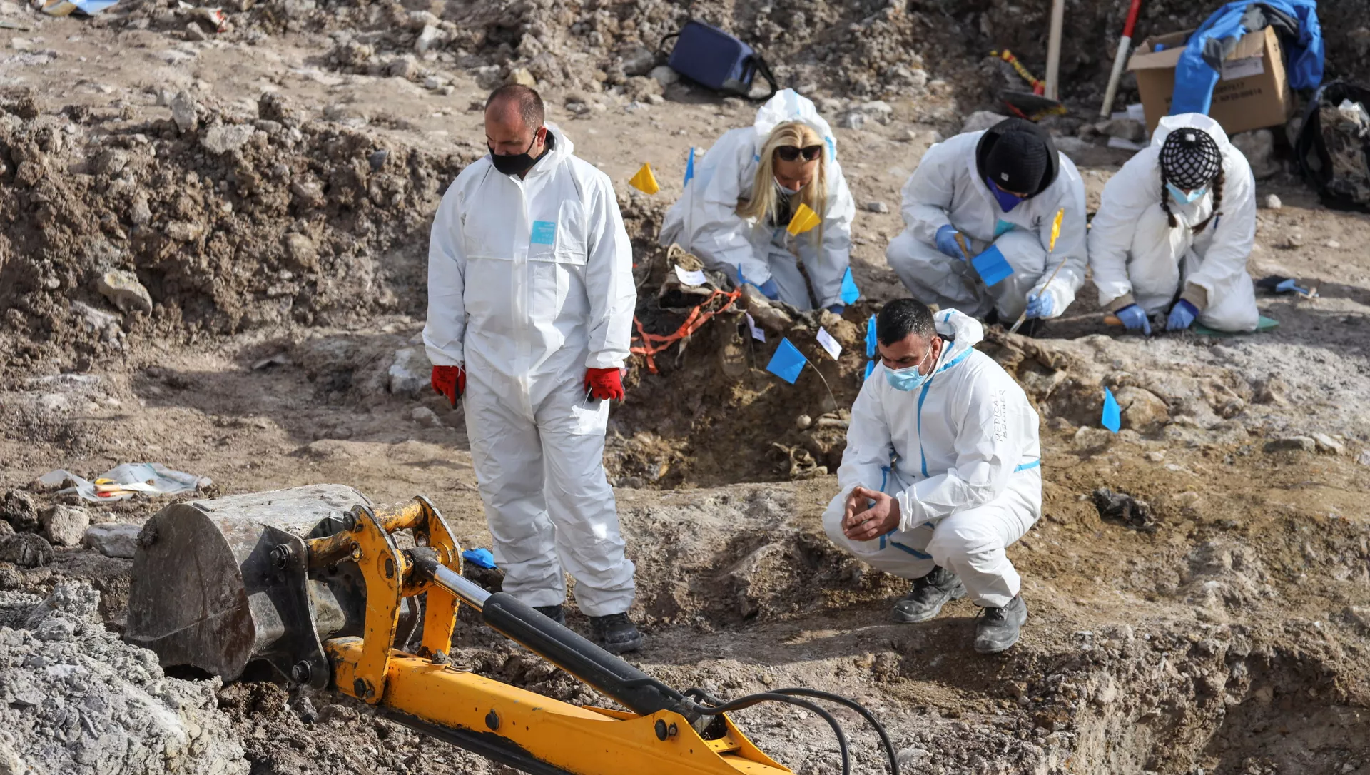 Los investigadores forenses buscan restos de más de una docena de albanokosovares asesinados durante la guerra de Kosovo Los investigadores forenses buscan restos de más de una docena de albanokosovares asesinados durante la guerra de Kosovo