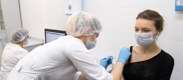 Un centro de vacunación en Moscú - Sputnik Mundo