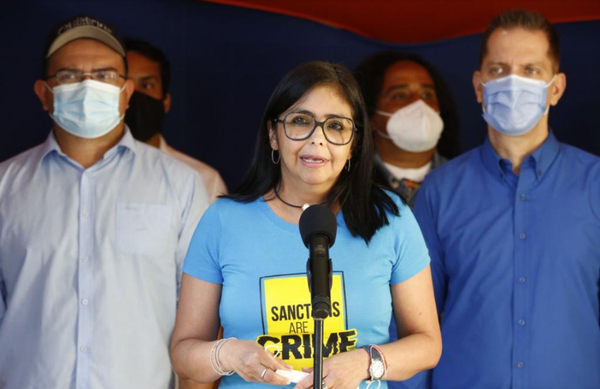 La vicepresidenta de Venezuela, Delcy Rodríguez, ejerce su voto en las parlamentarias - Sputnik Mundo