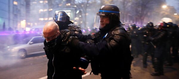 Manifestación de protesta en París - Sputnik Mundo