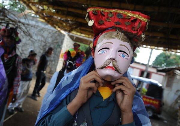 Representación del Güegüense en Diriamba durante la fiesta patronal de San Sebastián - Sputnik Mundo