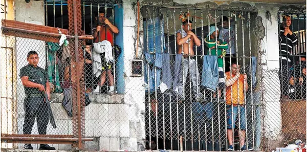 Hacinamiento carcelario Hacinamiento carcelario - Sputnik Mundo