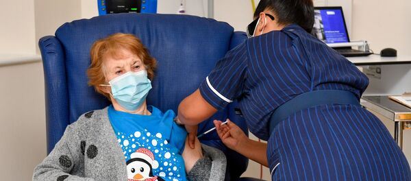 Margaret Keenan, la primera persona en recibir la vacuna anti-COVID de Pfizer - Sputnik Mundo