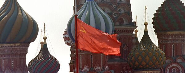 La bandera de la URSS en la Plaza Roja - Sputnik Mundo
