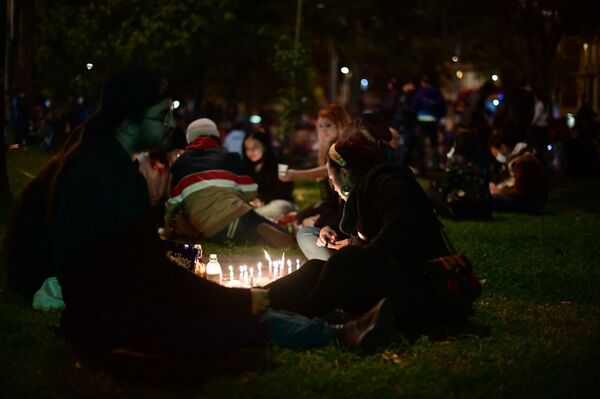 La noche de las velitas es una tradición popular religiosa que no es aceptada oficialmente por la Iglesia Católica - Sputnik Mundo