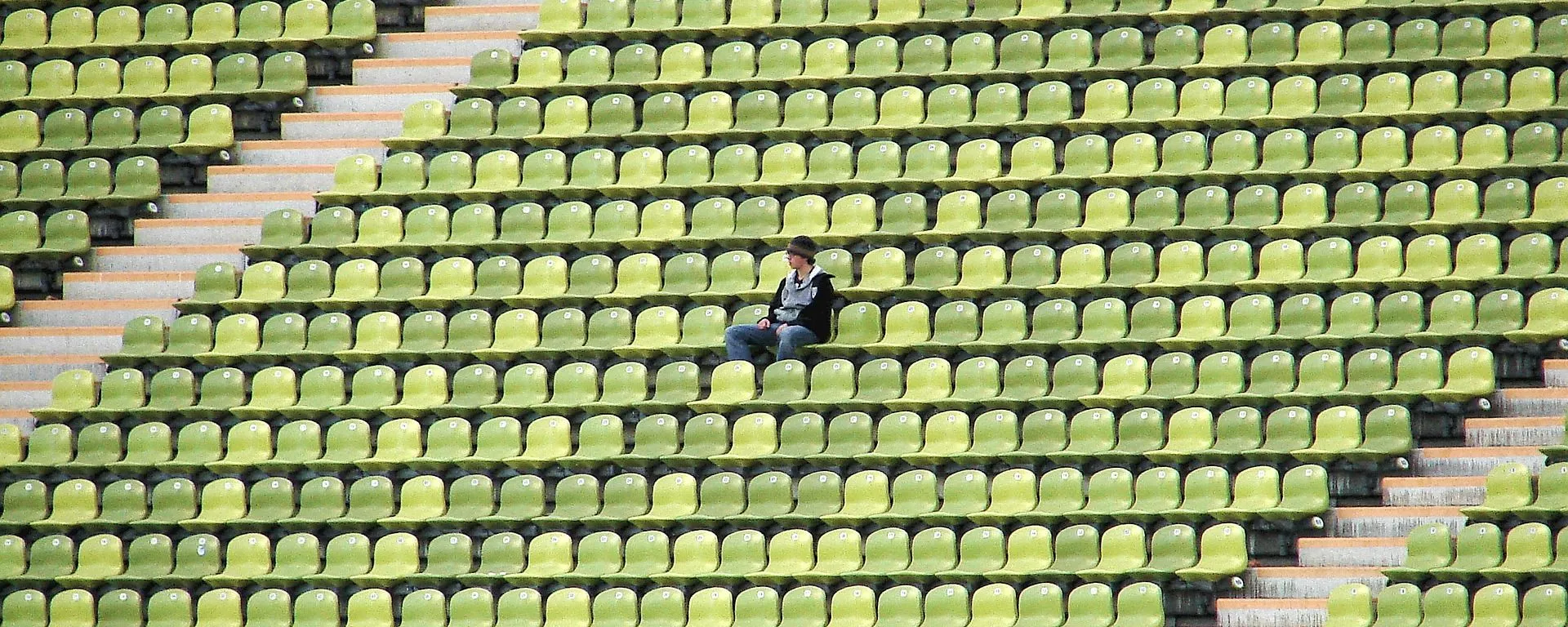 Una persona sola en un estadio, referencial Una persona sola en un estadio, referencial - Sputnik Mundo, 1920, 19.05.2021
