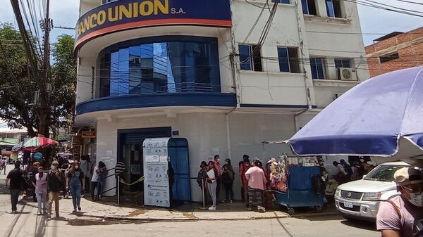 Cobro del Bono contra el Hambre en Bolivia - Sputnik Mundo