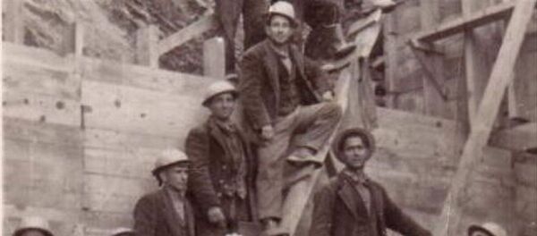 Trabajadores de la presa de Torrejón, en Cáceres (España) - Sputnik Mundo