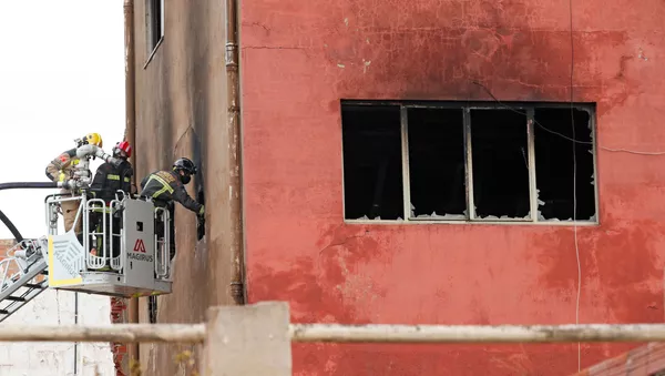 Un incendio de una nave ocupada cerca de Barcelona