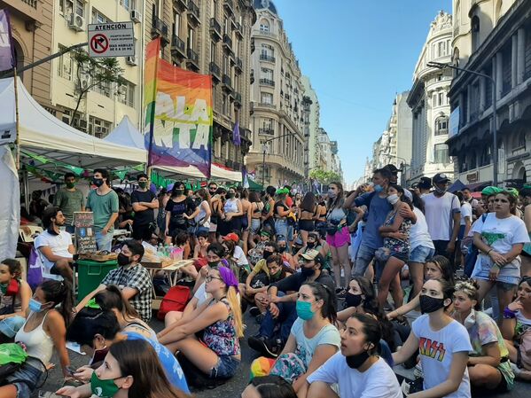 Manifestaciones a favor de la legalización del aborto en Argentina  - Sputnik Mundo