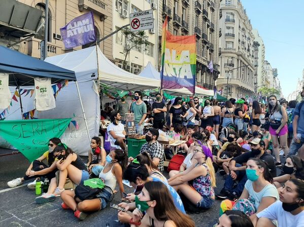 Manifestaciones a favor de la legalización del aborto en Argentina. - Sputnik Mundo