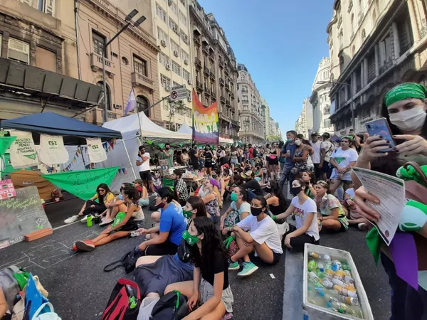 Manifestaciones a favor de la legalización del aborto en Argentina Manifestaciones a favor de la legalización del aborto en Argentina - Sputnik Mundo