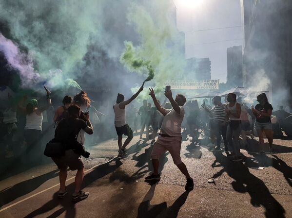 Manifestaciones a favor de la legalización del aborto en Argentina  - Sputnik Mundo