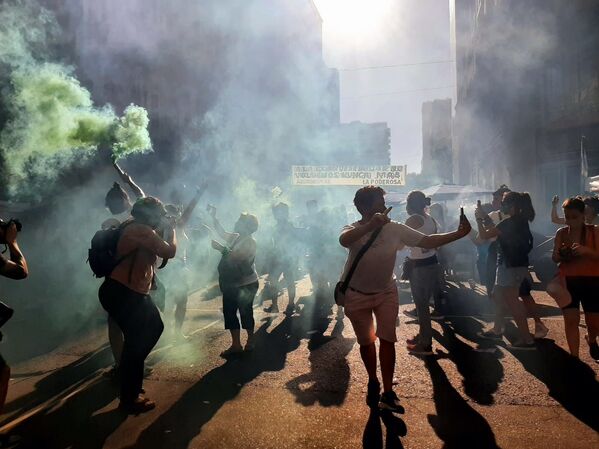 Manifestaciones a favor de la legalización del aborto en Argentina  - Sputnik Mundo