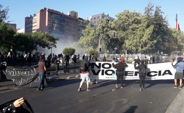 Manifestaciones en Chile por las víctimas de la dictadura y el estallido social - Sputnik Mundo