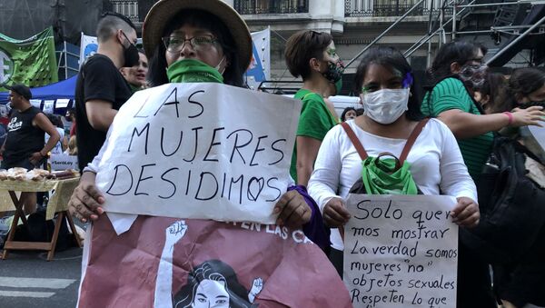 La marcha de pañuelos verdes en Argentina que apoyan la legalización del aborto La marcha de pañuelos verdes en Argentina que apoyan la legalización del aborto - Sputnik Mundo
